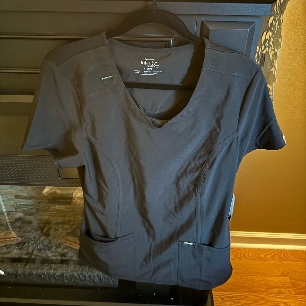 Cherokee scrub top